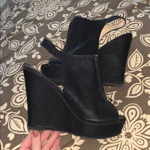Chinese Laundry Black Wedges